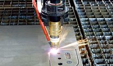 Straight-knife cutting system plasmafor metalfor industrial applications