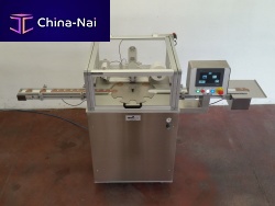 Finishing machine for the cosmetics industry