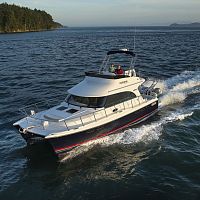 Catamaran express cruiser C120 outboardtwin-engineflybridge