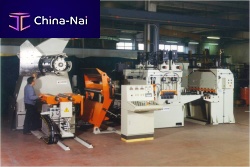 Manually-controlled cut-to-length cutting line for metal strips