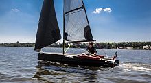 Single-handed sailing dinghy recreational