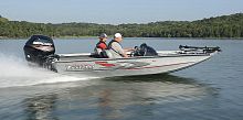 Outboard bass boat 17 TXside consolesport-fishing4-person max.