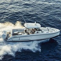 Outboard express cruiser 38 triple-engineopencenter console
