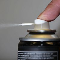 Contact grease assemblyfor chainsfor metals