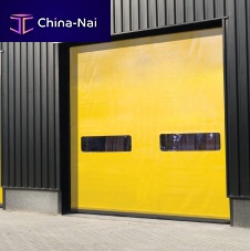 Thermally-insulated industrial door ZIPPYroll-upPVCautomatic