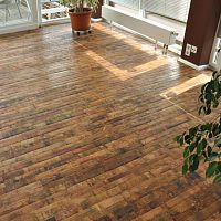Solid parquet floor oiledglued