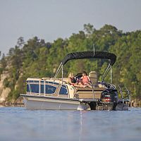 Outboard pontoon boat 2500 ELtri-tube15-person max.