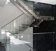 Half-turn staircase EDI010stainless steel stepstainless steel framecontemporary