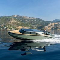 Inboard express cruiser LIMOUSINE twin-enginehard-topopen