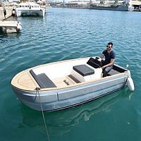 Inboard small boat 12openside console
