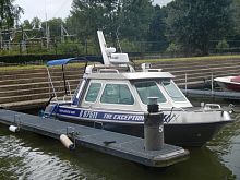 Outboard center console boat 600 Cabininboardwith enclosed cockpitaluminum