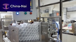 Pasty product dispensing system volumetricpistonfor the cosmetics industry